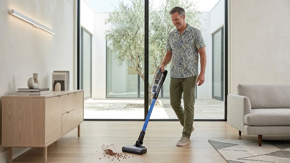 Aspirateur à main pour les recoins et les surfaces