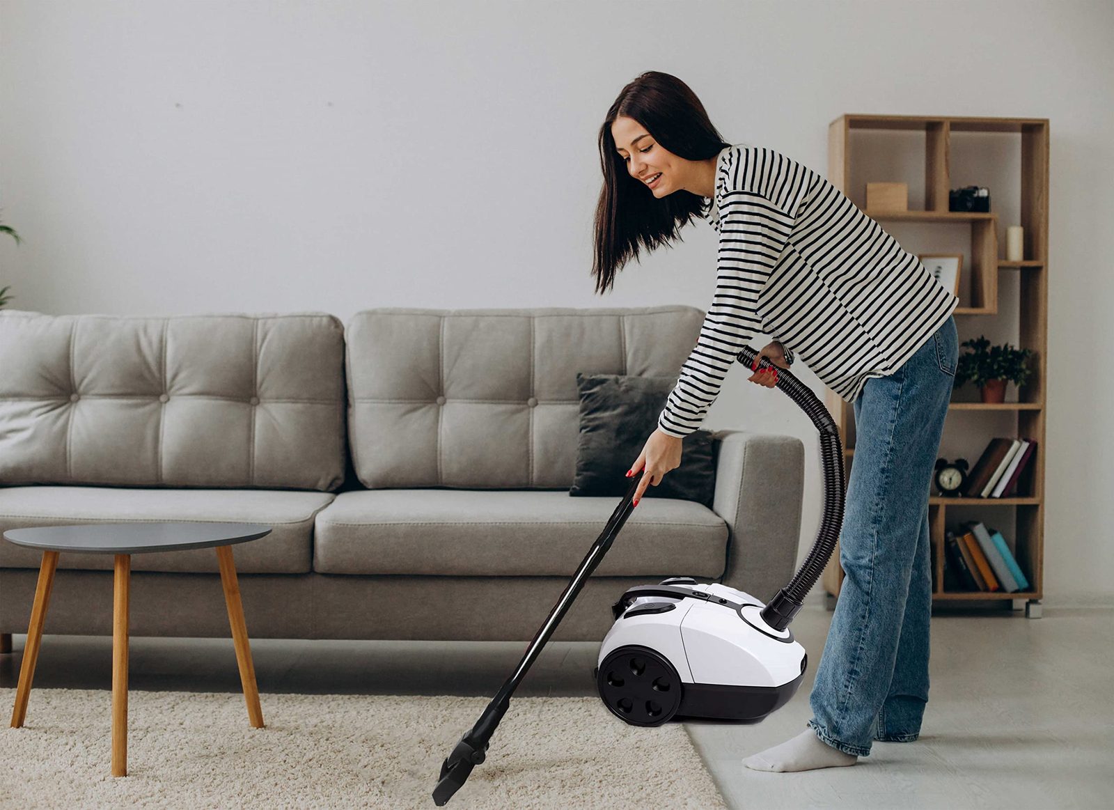 Aspirateur traîneau en fonctionnement dans un salon